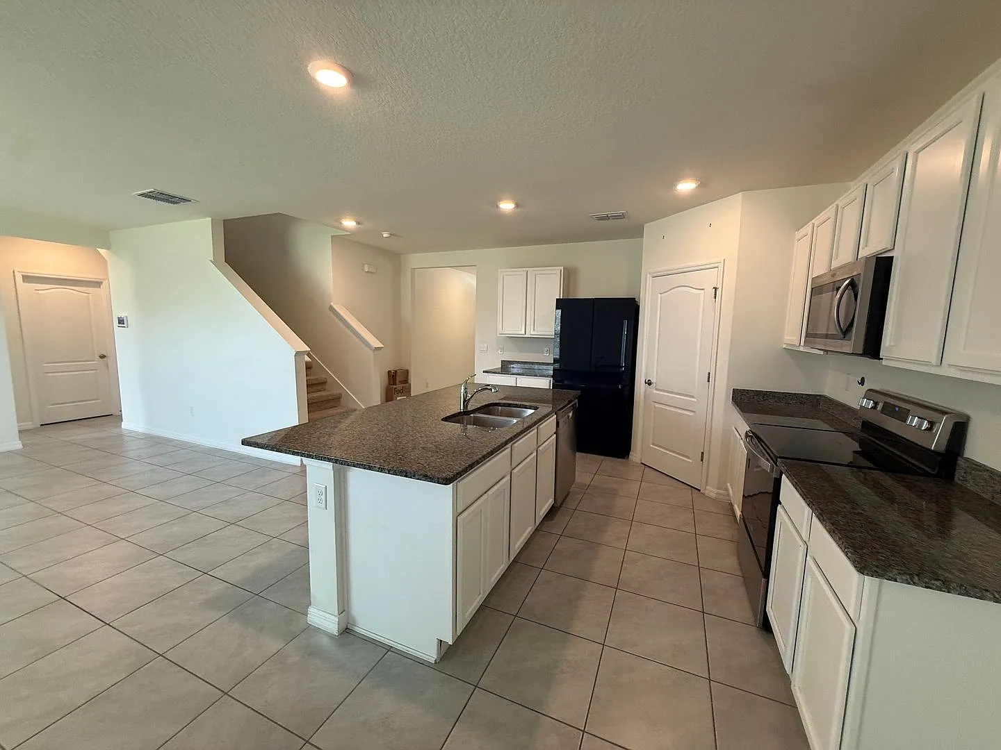 Beautiful 5 Bedroom, 3 Bath Single Family Home In Westridge Park In Zellwood — Photo 3