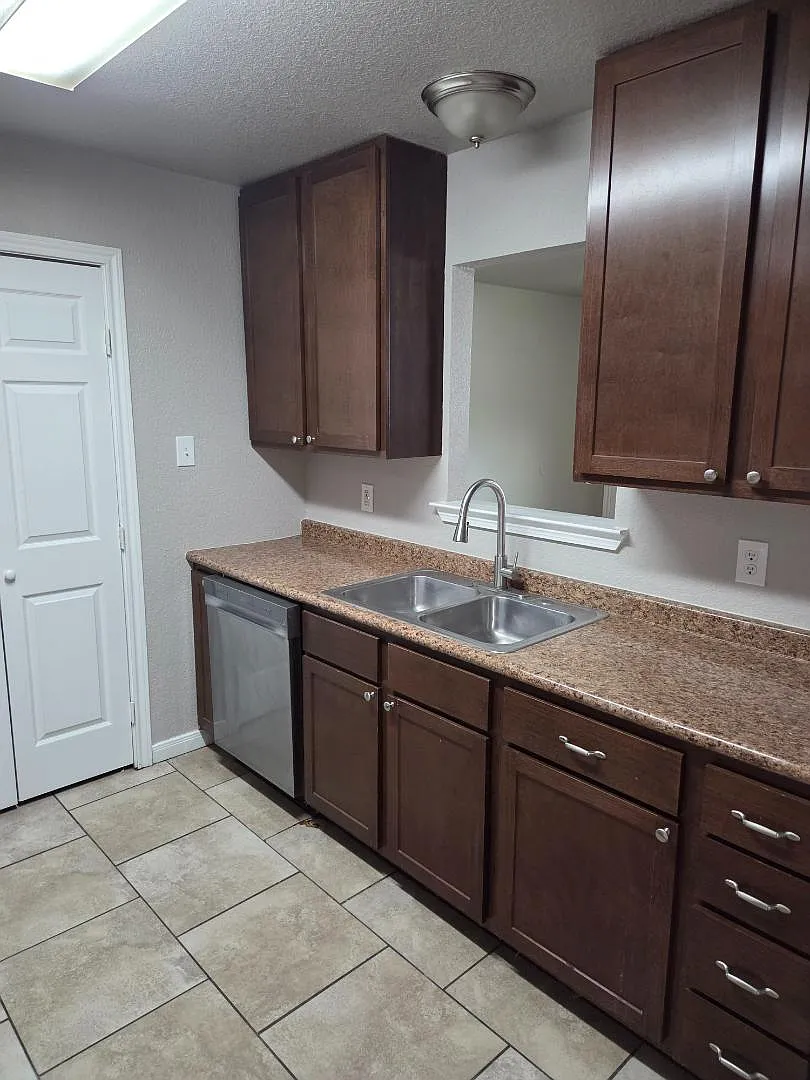Unit Photo - 305 Shirley Dr