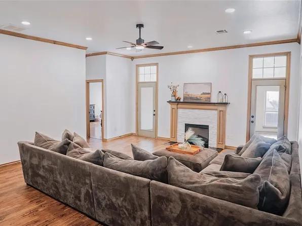 320 E Richmond Ter, Mustang, OK 73064