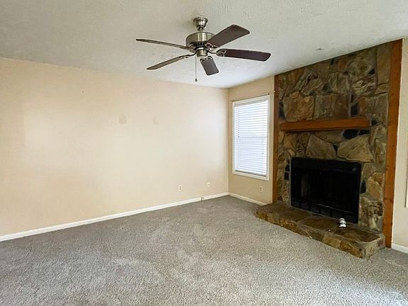 4th image of 1022 Wood Creek Dr APT 3