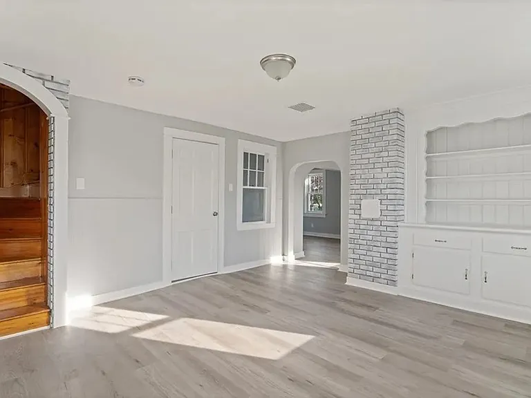 147 Rogers St — Photo 7
