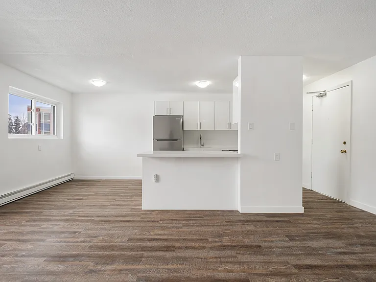 94 Beck St — Photo 12