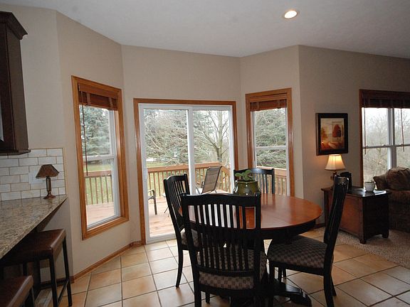 5th image of 2582 Lenwood Ln NE
