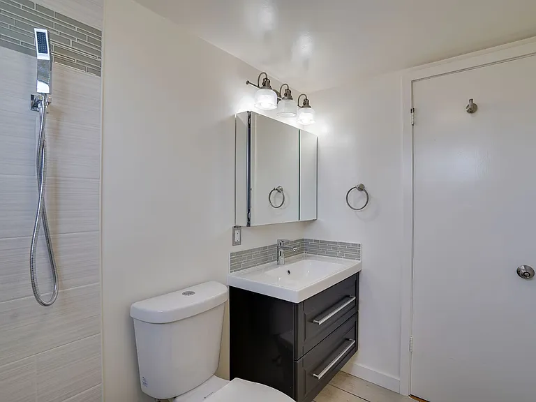 304 Bungalow Dr — Photo 7