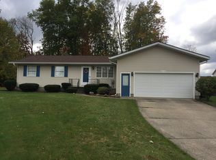 8020 Crestwood Dr, Garrettsville, OH
