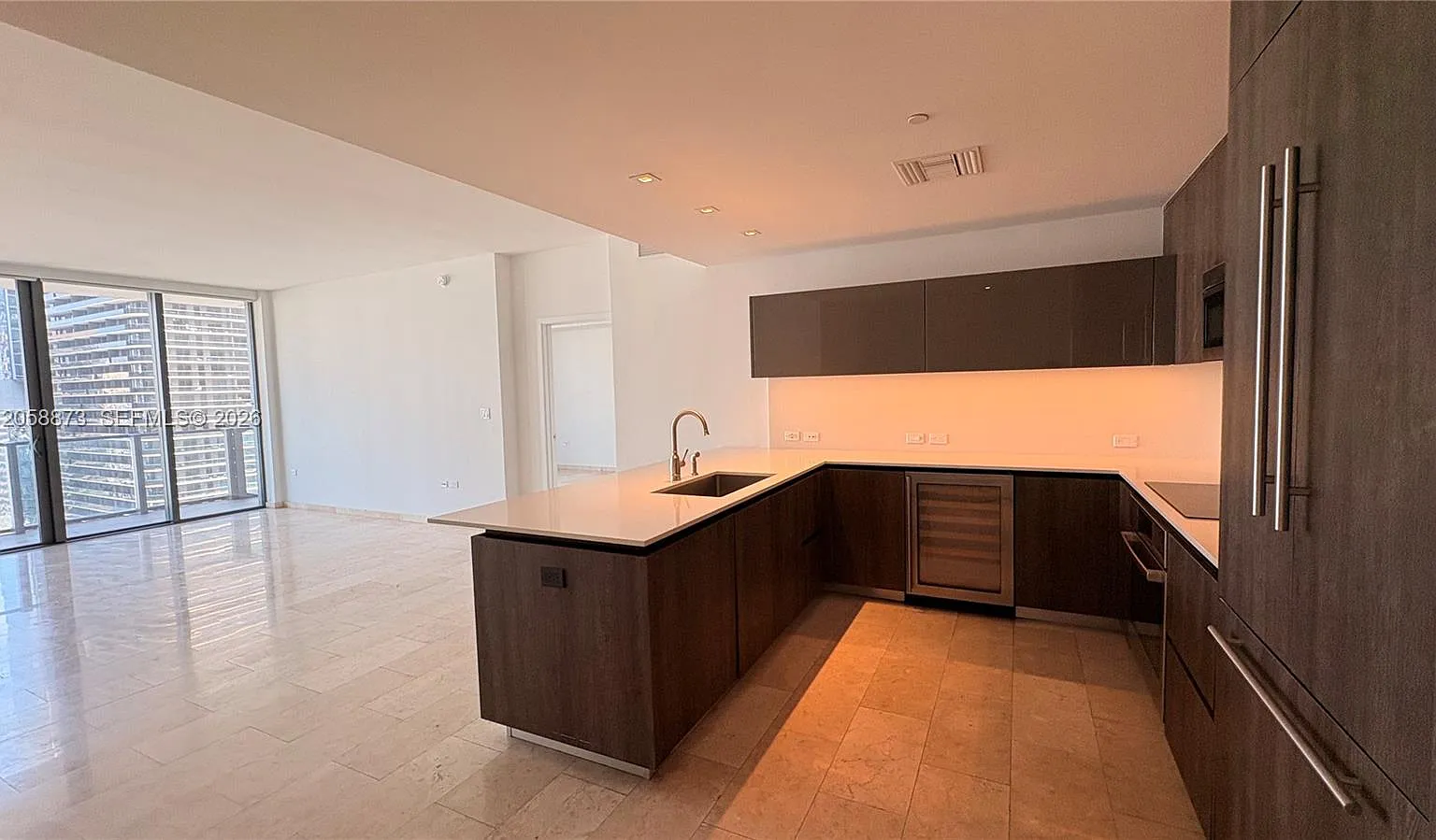 Rise Condo — Photo 4