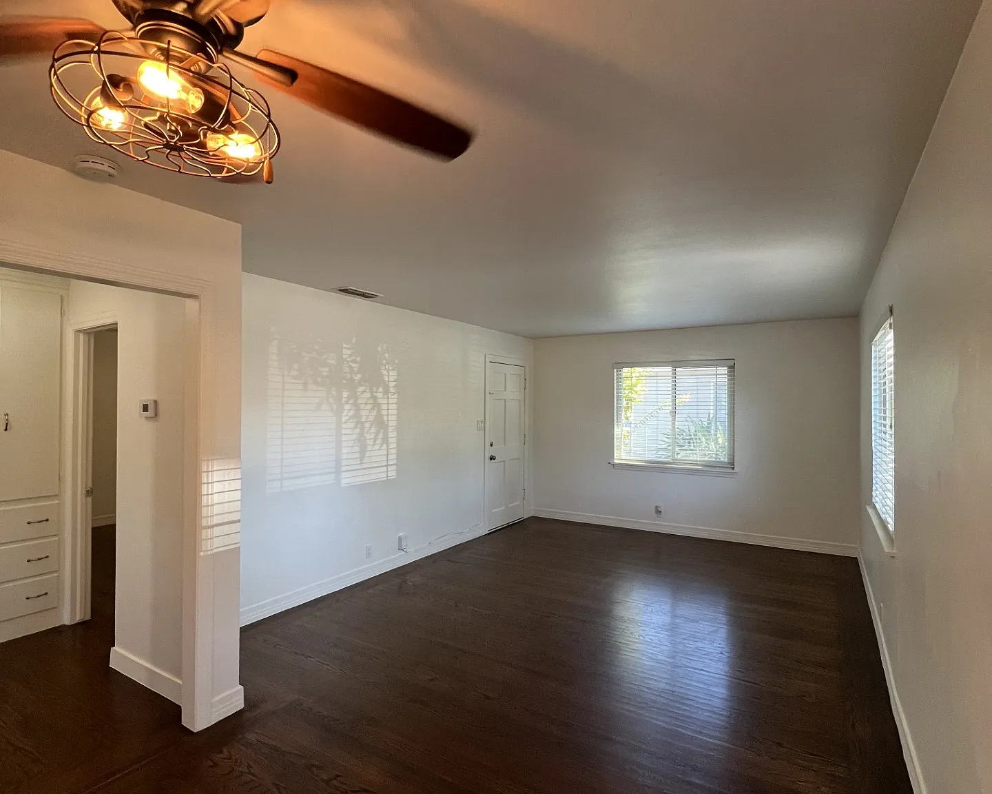 2 bed, 1000 sqft, $2,025 — Photo 3