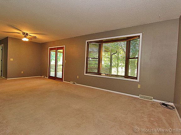 223 Alpine - Family Room