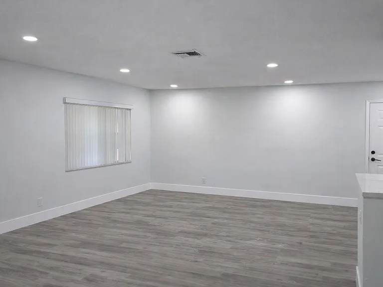 2613 SW Natura Ave — Photo 4