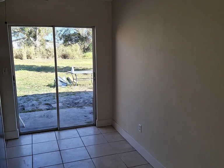 2532 SW Lois Ave — Photo 14