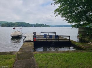 221 Maxim Dr, Hopatcong, NJ 07843
