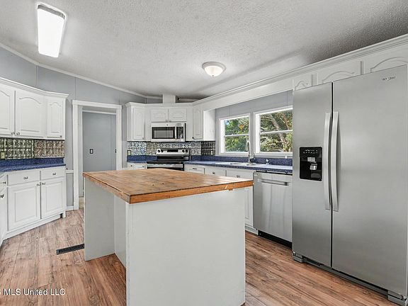 5th image of 128 Rosewood Ln