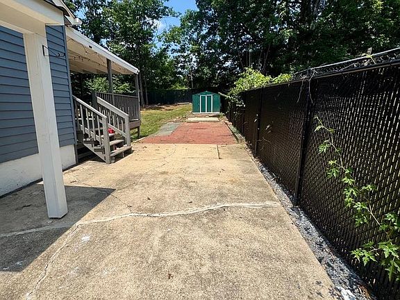 2nd image of 6902 Vallery St