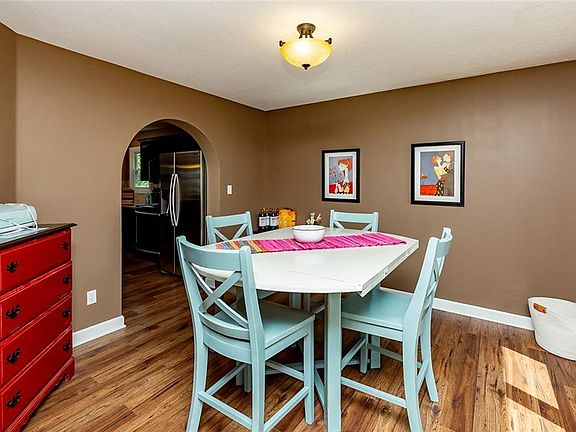 5th image of 1226 Sandalwood Ct SW