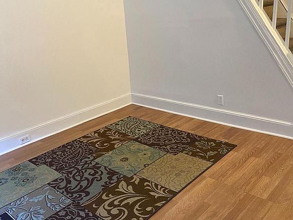 4th image of 214 Stroud St