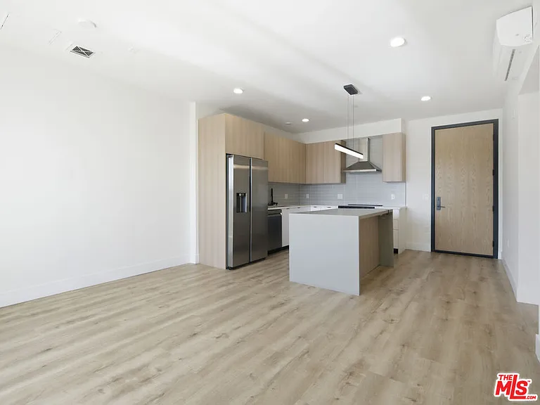 5657 Virginia Ave #302 — Photo 5