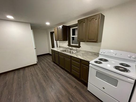 3rd image of 211 W Franklin St