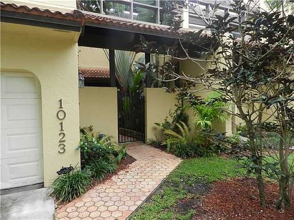 2nd image of 10123 Costa Del Sol Blvd #H57b