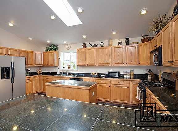 3rd image of 27397 Brandon Cir