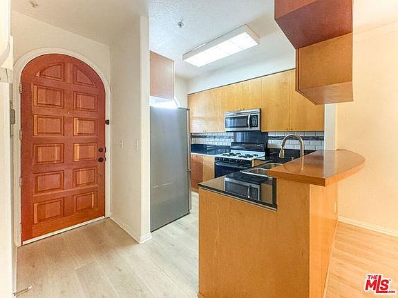 4th image of 1457 Centinela Ave #1/4