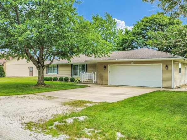 301 E Duitsman Dr, Royal, IL 61871