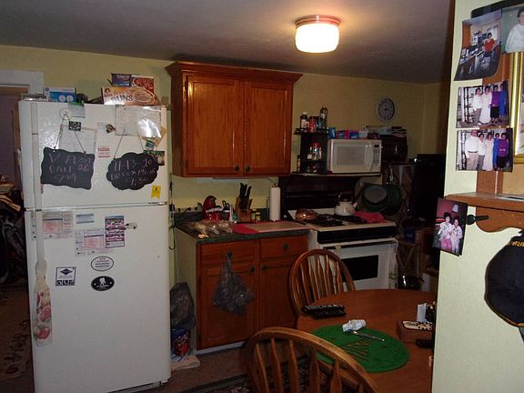 4th image of 410 W Clinton St