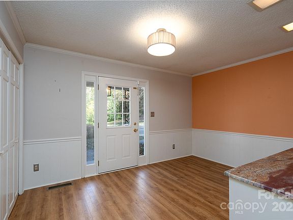 4th image of 758 Williamsburg Dr NE