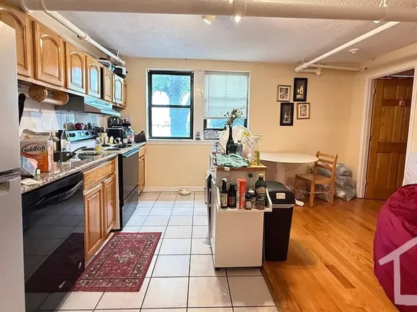 313 Summit Ave, Brighton, MA