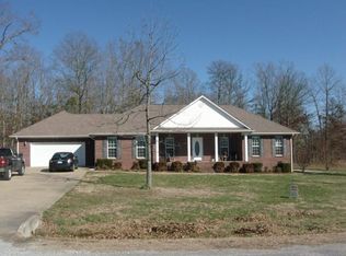 120 E Laurel Dr, Lawrenceburg, TN 38464