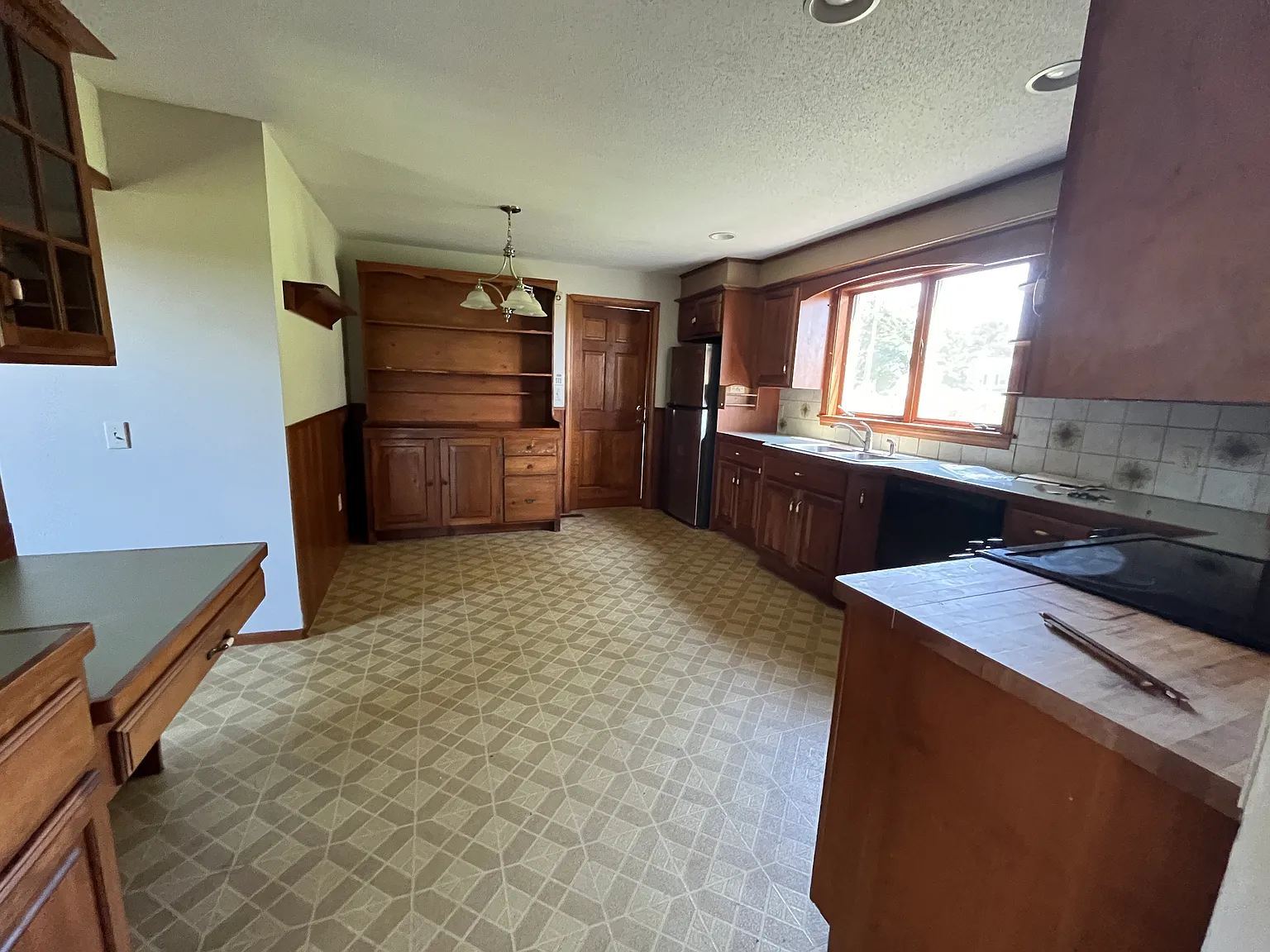 3 bed, 2070 sqft, $3,200 — Photo 2