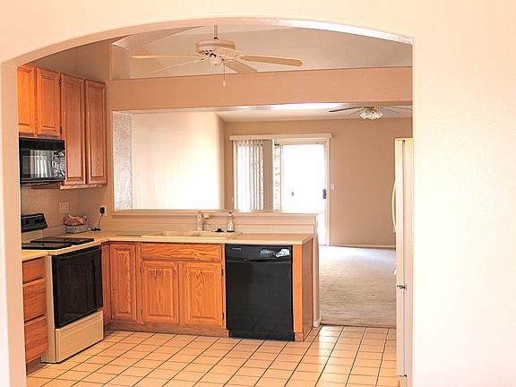3rd image of 726 S Saint Paul Cir