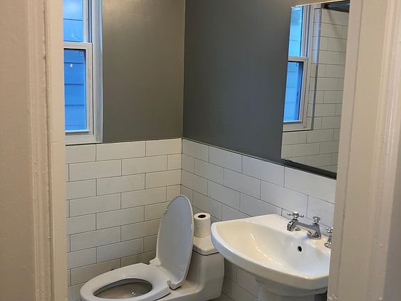 5th image of 306 Forest Ave