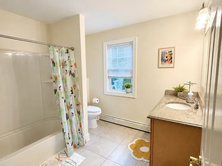 Full bathroom - upstairs