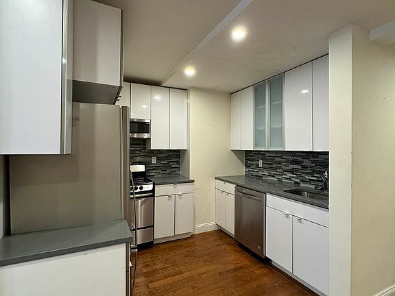 4th image of 31 Crosby St #1112