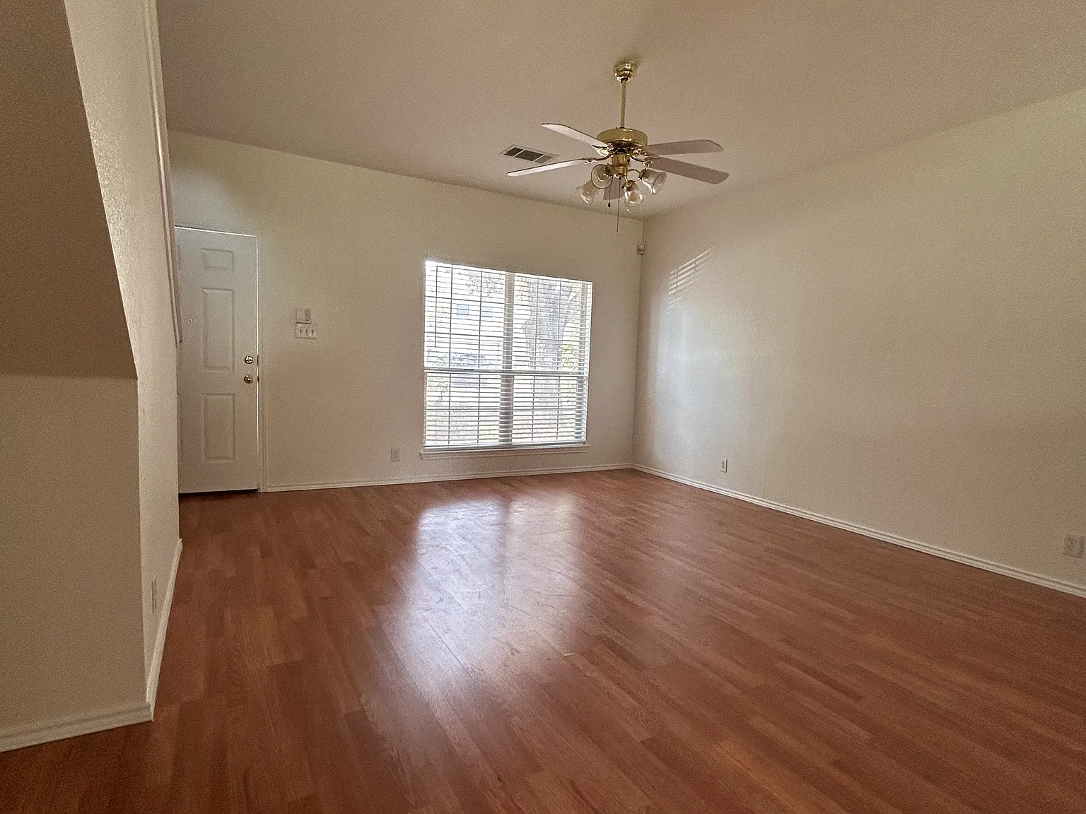 3 bed, 2.5 bath, 1698 sqft, $1,900 — Photo 4
