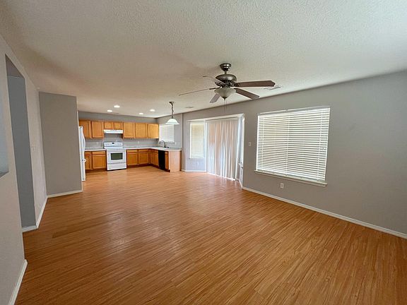 5th image of 2505 Angel Dr NW