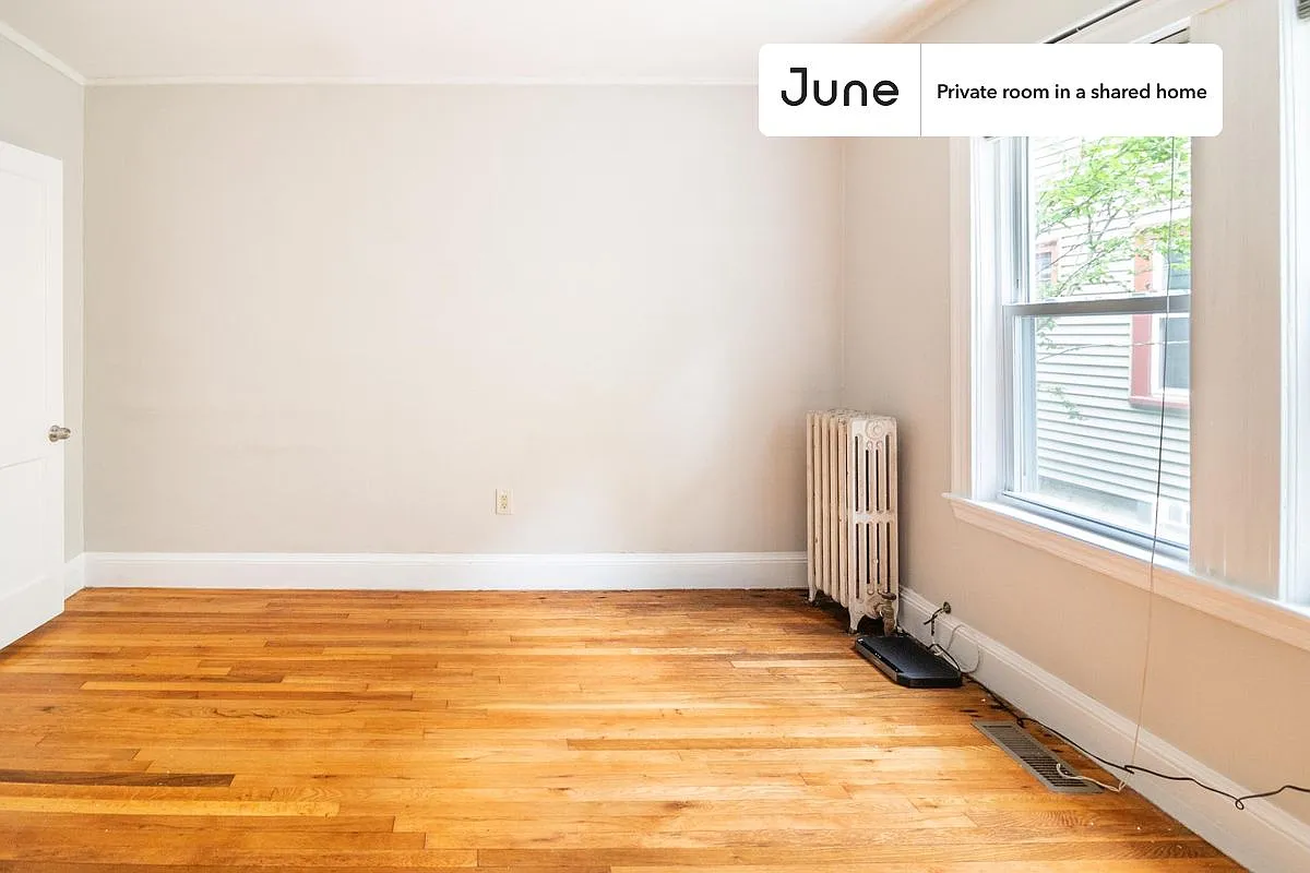 Full bedroom in 4 bed/1 bath home in Mission Hill #1227 D — Photo 4