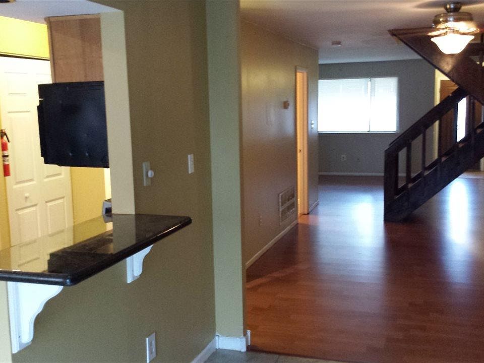 2nd image of 2335 Primrose Ct