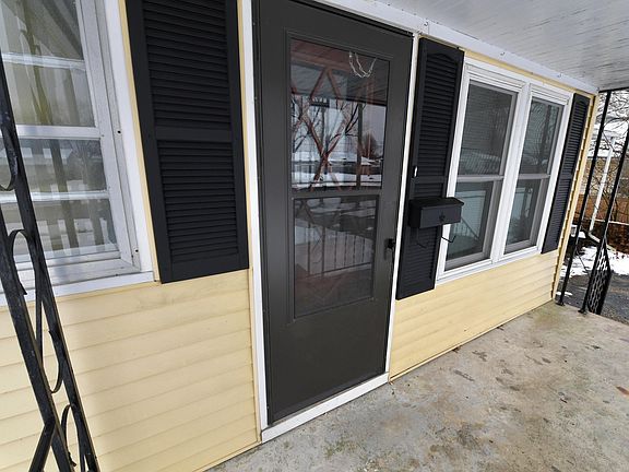 4th image of 1010 Coolidge Ave
