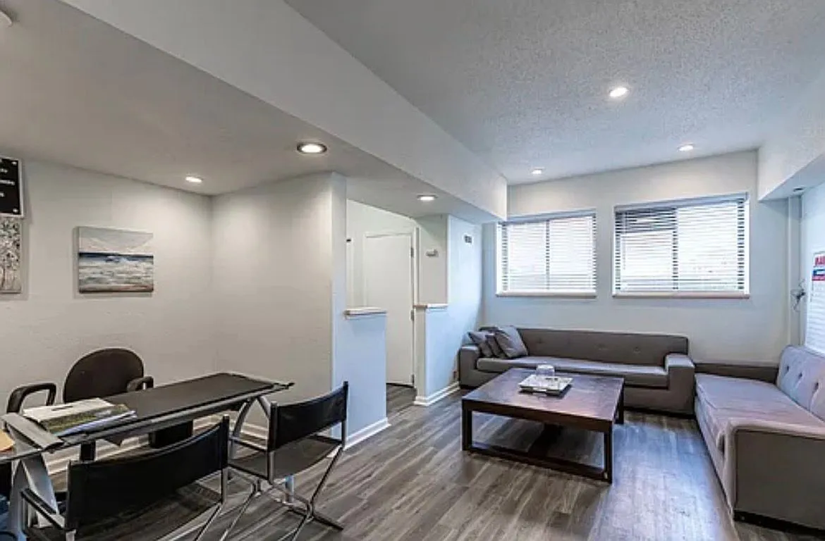 2 bed, 1000 sqft, $1,500 — Photo 3