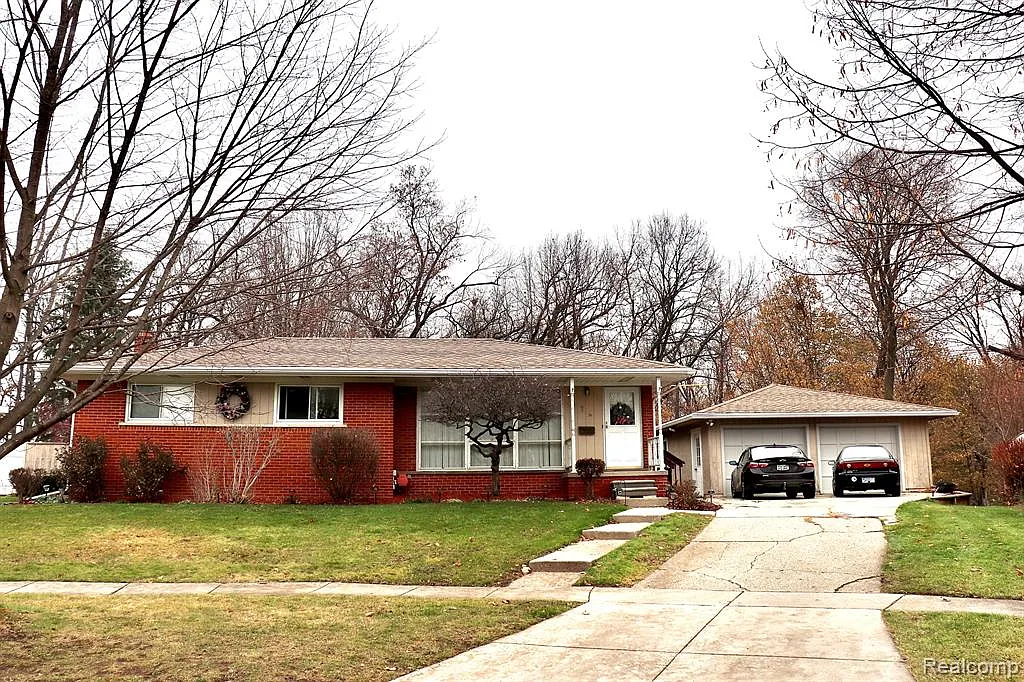 874 Outer Dr, Fenton, MI 48430 | Zillow