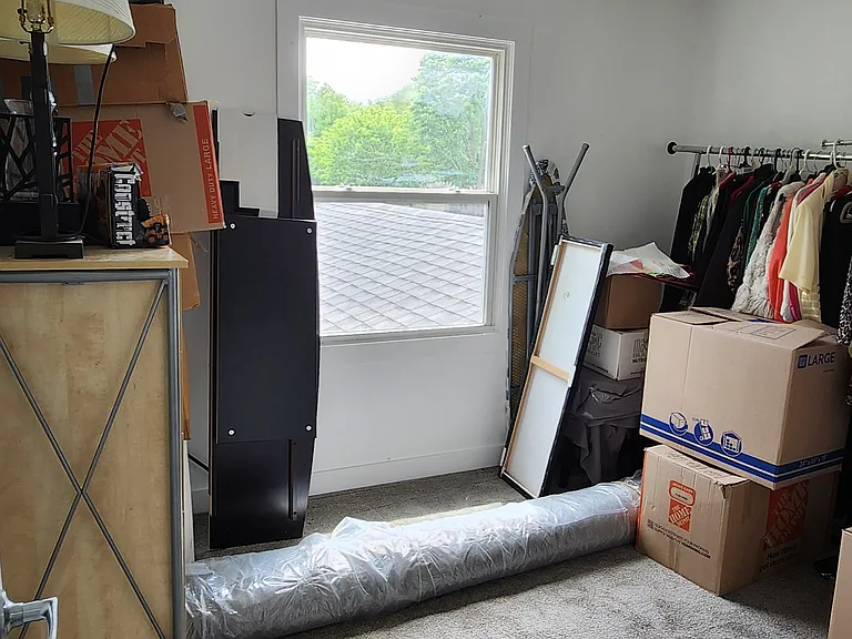 803 Surrey Ln — Photo 5