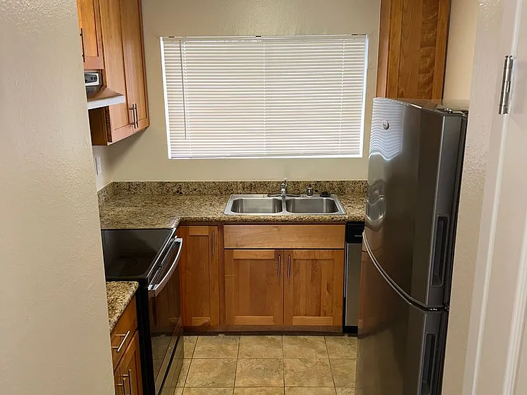 900 Alvarez Ave — Photo 22