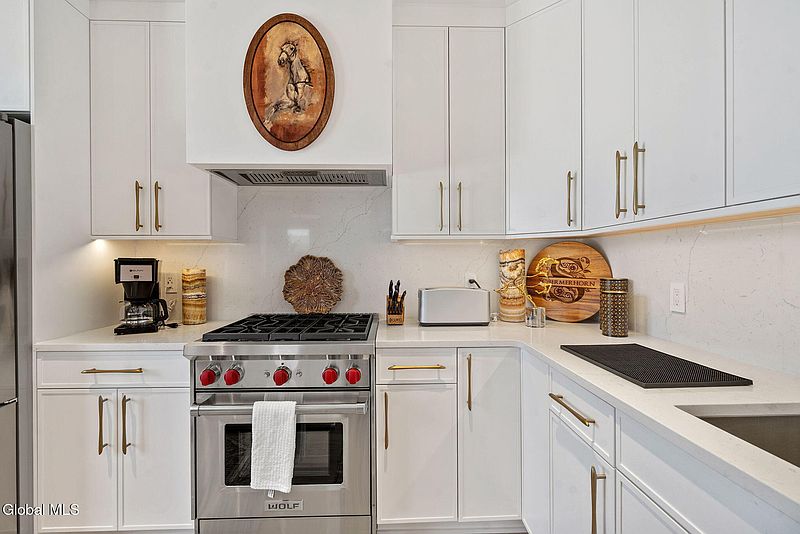 5th image of 19 Washington Street #667 R