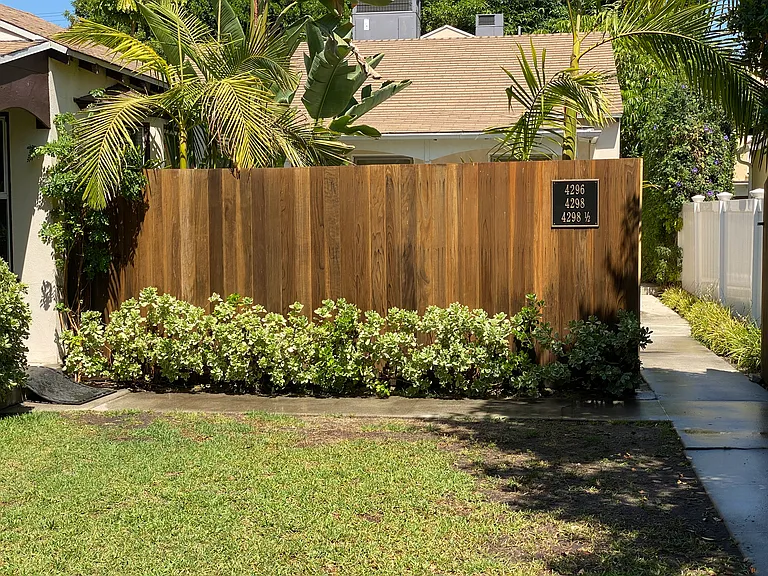 4296 Tujunga Ave — Photo 2
