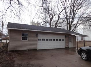 200 W River Rd, Oakville, IA 52646