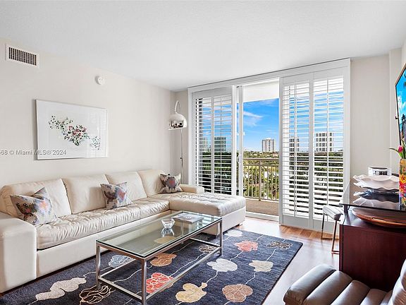 4th image of 19501 W Country Club Dr APT 715