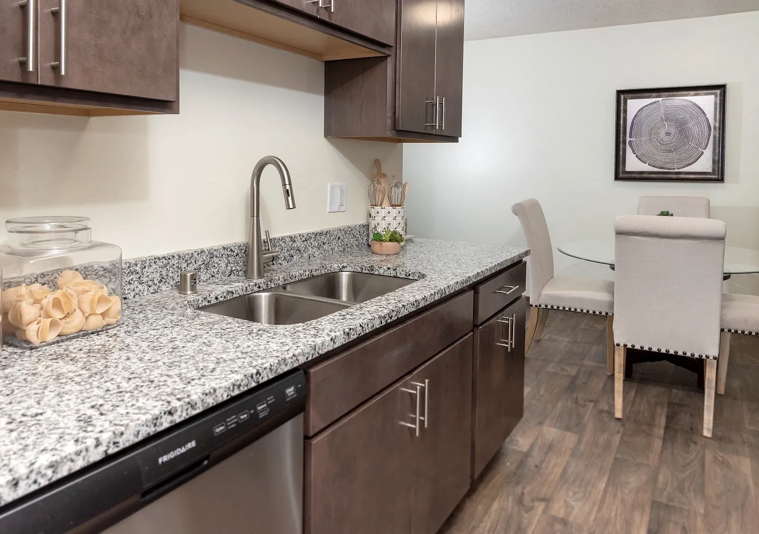 Burnsville Parkway Apartments — Photo 3