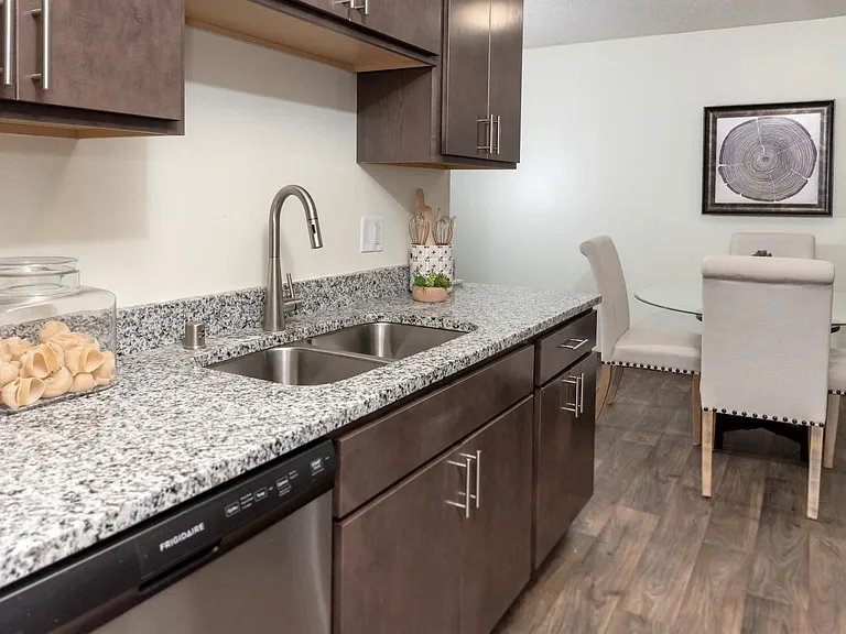 Burnsville Parkway Apartments — Photo 2