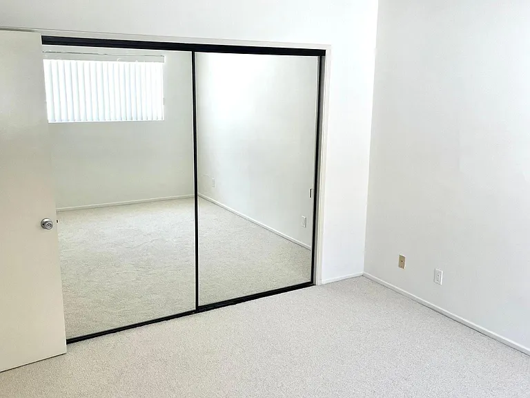 1225 Barry Ave #6 — Photo 4